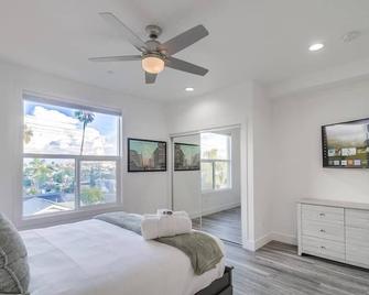 Park Blvd Paradise 304 - New Construction with King Bed - San Diego - Bedroom