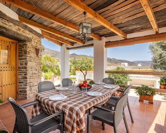 Country House 'Delia' with Mountain View, Shared Pool and Wi-Fi - Órgiva - Patio