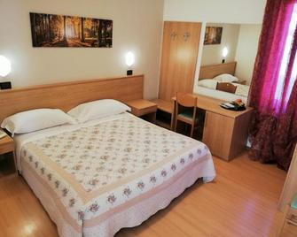 Albergo Neni - Brentonico - Slaapkamer