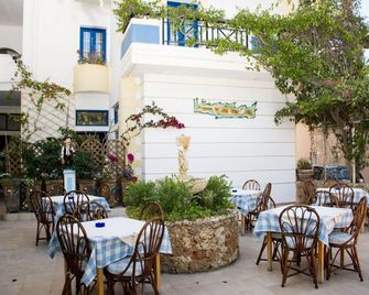 Uncle George Holiday Apts by Estia - Gázi - Innenhof