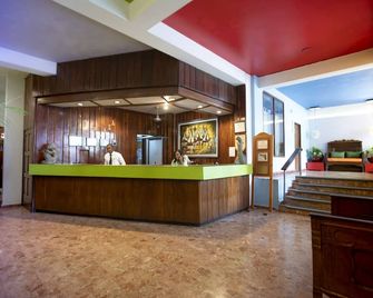 Le Plaza Hotel - Port Au Prince - Front desk