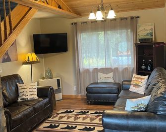 Private Kasilof Riverfront Property (Deluxe) - Kasilof - Sala de estar