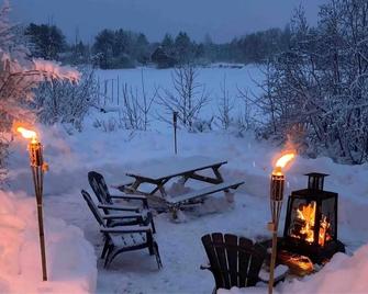 Beautiful waterfront with beach and spa! - Nominingue