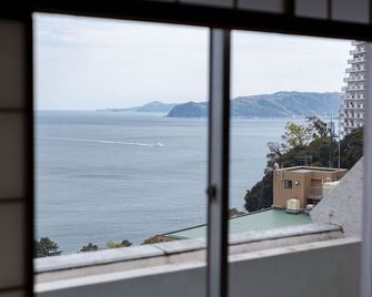 Breezbay Seaside Resort Atami - Atami - Parveke