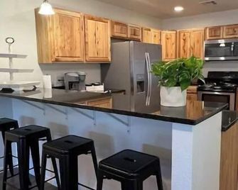 Charming Craftsman Cottage. Downtown Gem! - Tahlequah - Keuken