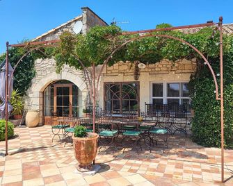 Authentic Mas in the heart of Provence - L'Oustau Dou Pastre - Tarascon - Patio