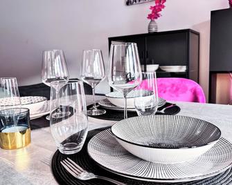 ThinkPink! Apartment im Herzen Dortmunds - Dortmund - Jadalnia