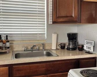 Simple cozy & efficient apartment in fabulous St. Petersburg - St. Petersburg - Kitchen