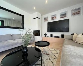 House in Pezinok with swimming pool, Bratislava - Pezinok - Obývací pokoj