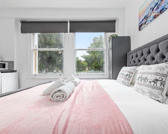 Charming Ensuite Room in Finsbury Park London N19 - London - Bedroom