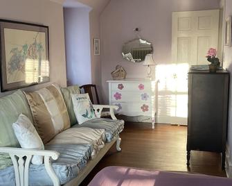 Bay Cottage, Beach 100 Yards Away! Reserve Now!!! - Cape Charles - Sala de estar