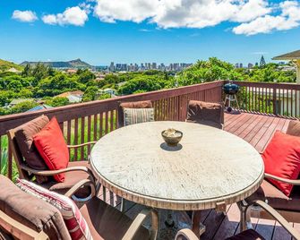 Manoa Valley Duplex with ocean and mountain views - Honolulu - Balcón