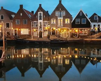 The Dutch Buoy - Monnickendam - Building