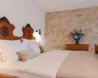 Pira Hotel - Hruševje