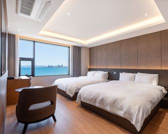 Pohang Yeongildae Beach Hotel - Pohang
