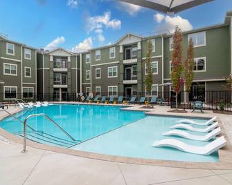 Cozy room for rent in 2x2 unit near Kennesaw GA & KSU - Kennesaw - Pool