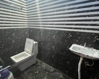 Panmozhi residency - Tiruvannāmalai - Ванна кімната