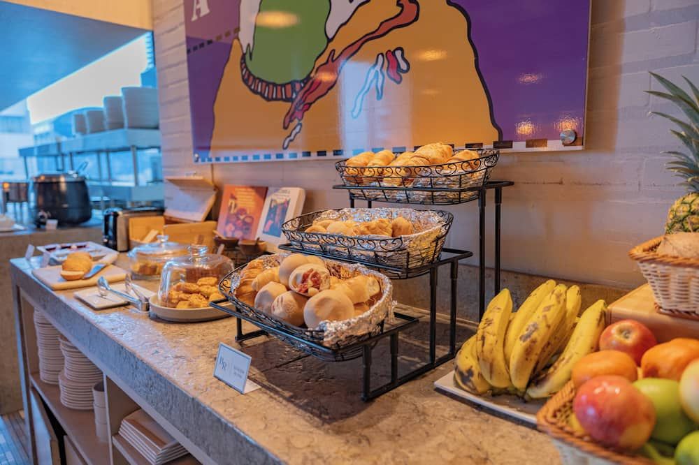 Hotel Bari Bucaramanga by Oxohotel - Bucaramanga - Buffet
