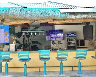 Chill Out Hostel - בורקאי - בר