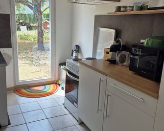 Parenthèse Du Pic Appartement Climatisé 1 À 6p Meuble De Tourisme 2 Etoiles - Saint-Martin-de-Londres - Kitchen