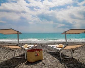 Casa Giulia - Apartment beachfront with 2 bedrooms, air conditioning and private parking, just 30 meters from the beach - Sestri Levante - Spiaggia