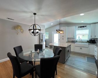 Modern, Quaint Home -Orlando-Historic Gotha, FL 15 mins from theme parks! ️ - Gotha - Comedor