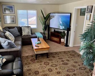 Sunny Seaside cottage with ocean view - Seaside - Living room