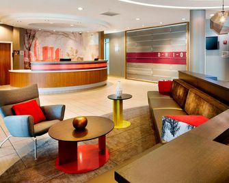SpringHill Suites by Marriott Columbus OSU - Columbus - Front desk