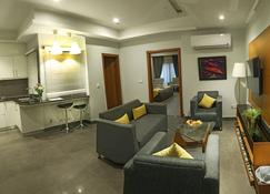 Space Luxury Rental Suites - Islamabad - Soggiorno
