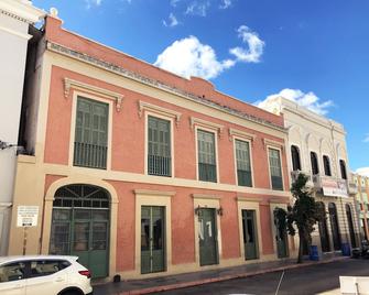 Gladiolas 1102 - Ponce - Building