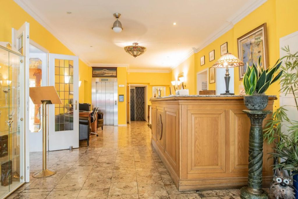 Hotel Kurfürstenhof - בון - דלפק קבלה