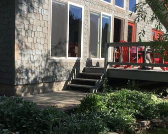 Missouri Riverfront Bungalow Near Craig Mt. - Cascade - Outdoors view