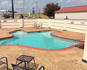 Royal Inn Pearsall - Pearsall - Pool