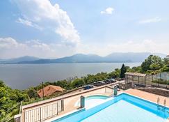 Spacious apartment near Lake Maggiore with pool - Oggebbio - Pool