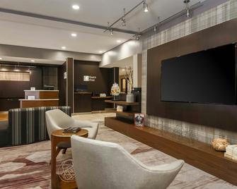 Courtyard by Marriott Tampa Brandon - Tampa - Living room