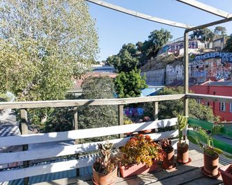 Hostal Casa Verde Limón - Valparaíso - Balcony