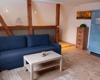 Neu! Ferienwohnung Schwalbe - Groß Nemerow - Wohnzimmer