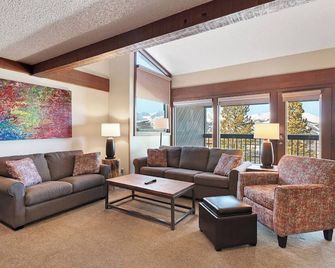 Cozy ski retreat in Breckenridge, Pet-friendly, unmatched view of Five peaks. - 布雷肯里奇 - 客廳