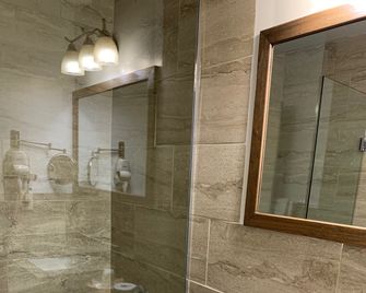 Newmarket Inn - Newmarket - Badkamer