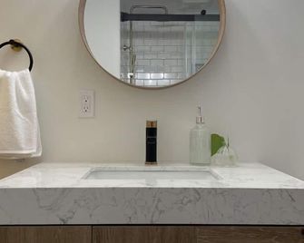 Cottage Street Downtown New Apartment - Bar Harbor