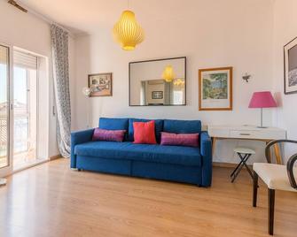 Paço de Arcos Apartment - Cascais - Living room