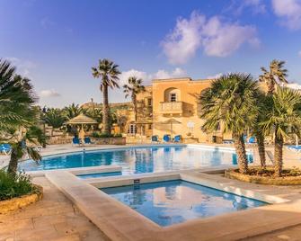 Gozo Village Holidays - Victoria - Bazén