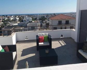 Beautiful and modern apartment in Oroklini Cyprus - Oroklini - Balcony