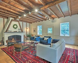 Charming Jaffrey Cottage w/ Deck & Grill! - Jaffrey - Sala de estar