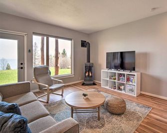 Tofte Superior Lakefront 2br | Beach Access | Near Lutsen | Hiking | Ev Charger - Tofte - Pokój dzienny