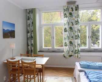 Stf Östersund Ledkrysset Vandrarhem - Hostel - Östersund - Dining room