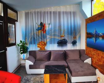 3-bedroom house in charming București with AC, WiFi - Bucarest - Sala de estar