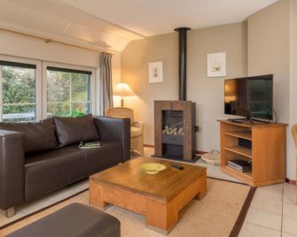 Traditional Villa With Dishwasher on Texel Near the Sea - De Koog - Sala de estar