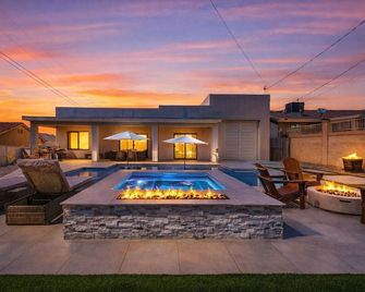 New Home Modern Central Spacious - Lake Havasu City - Pileta