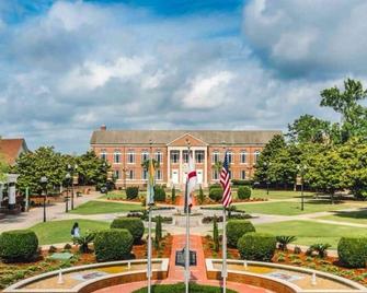 Downtown Historic district at Cascades Park, Best location - Tallahassee - Building
